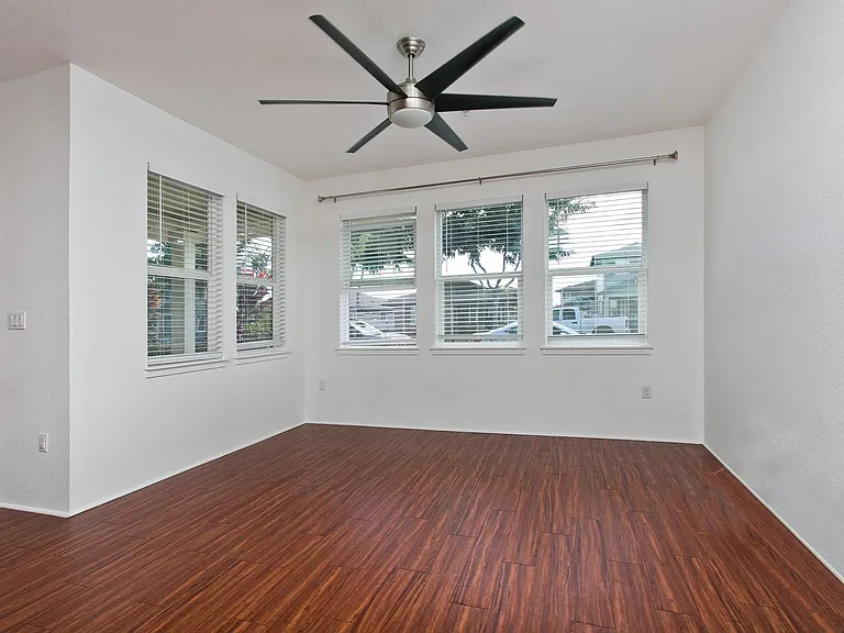 550 Kamaaha Ave #702 — Photo 2