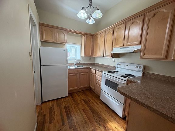 3rd image of 648 E 2nd St