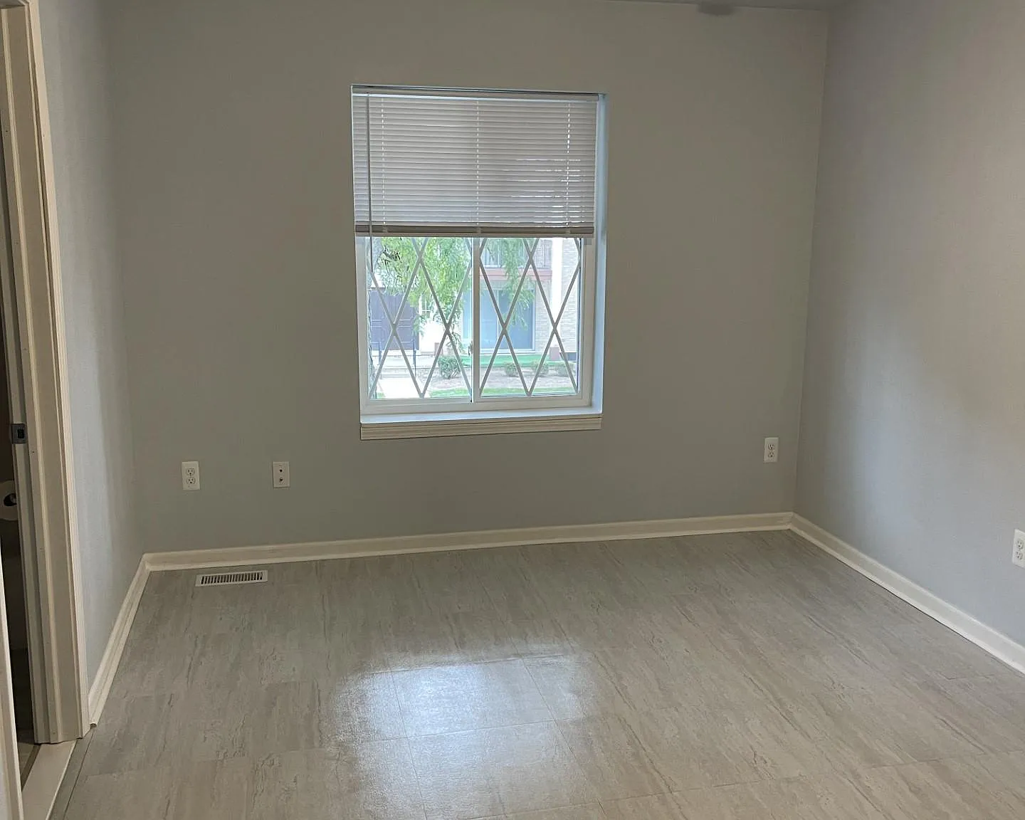 Studio, 265 sqft, $850 — Photo 3