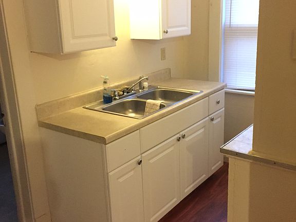 3rd image of 610 W 22nd St
