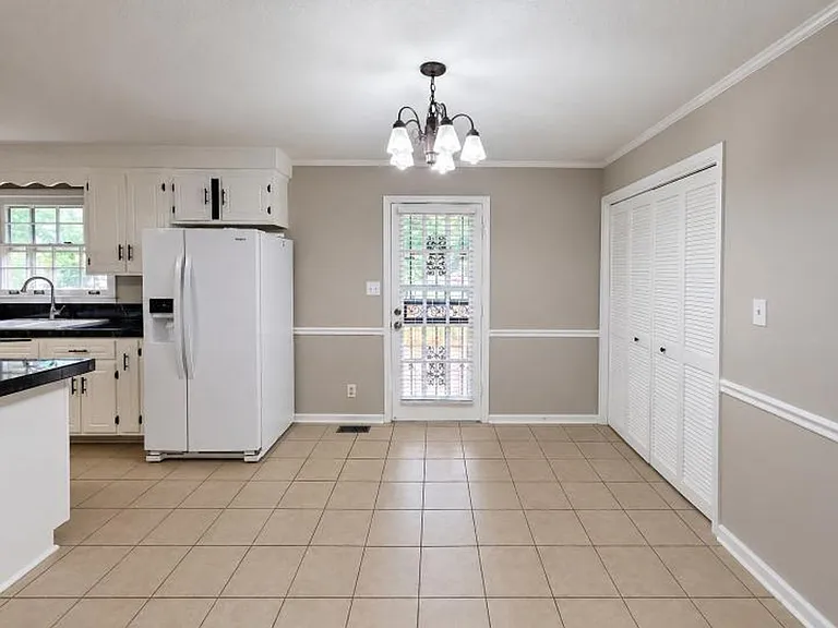125 Mossland Dr — Photo 11