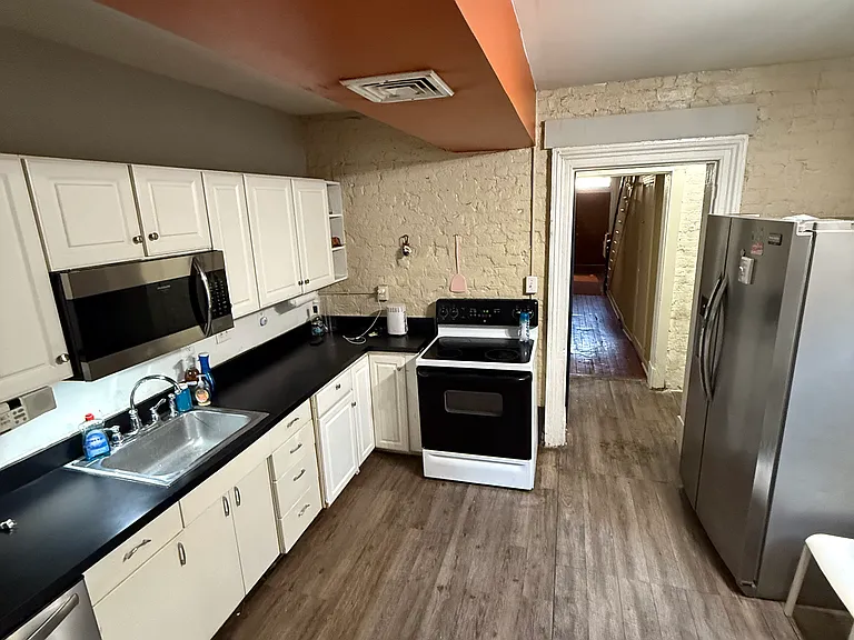 717 W Clay St — Photo 9
