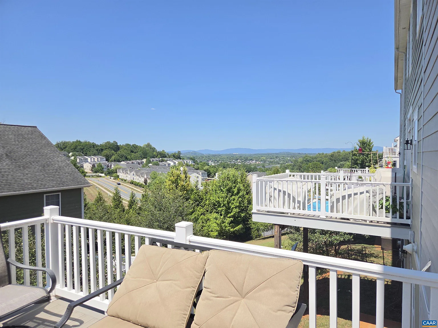4 bed, 3.5 bath, 2322 sqft, $2,500 — Photo 4