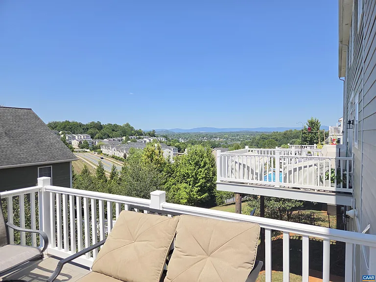 2441 Winthrop Dr — Photo 4