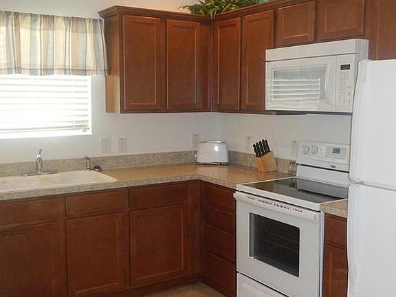 4th image of 2477 Yalaha Ave