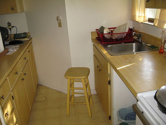 2nd image of 3160 Aspinwall St