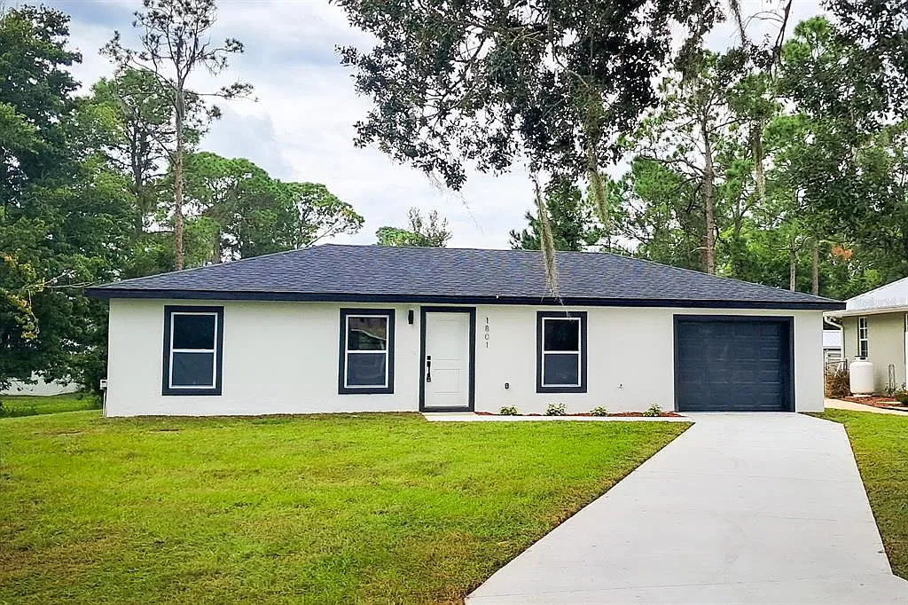 3 bed, 2.0 bath, 1011 sqft, $1,797 — Photo 1