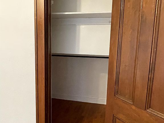5th image of 2754 Burden Ave #1
