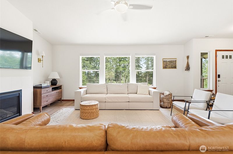 4th image of 1207 34th Street