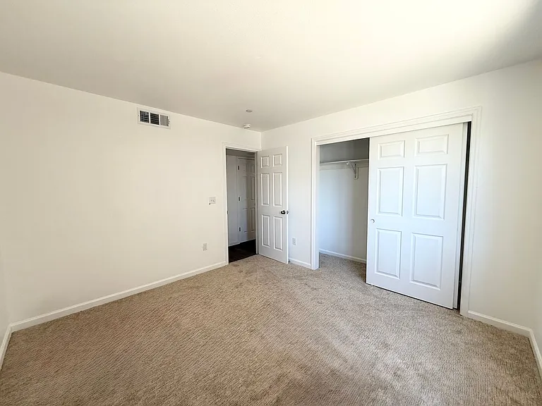 3328 N Marks Ave — Photo 41