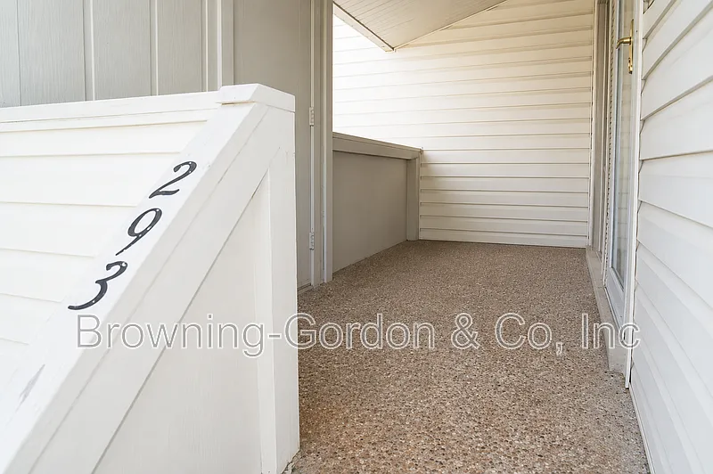 2 bed, 1.0 bath, 912 sqft, $1,700 — Photo 2