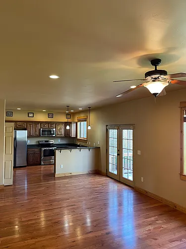 905 Saxon Way #D Photo 1