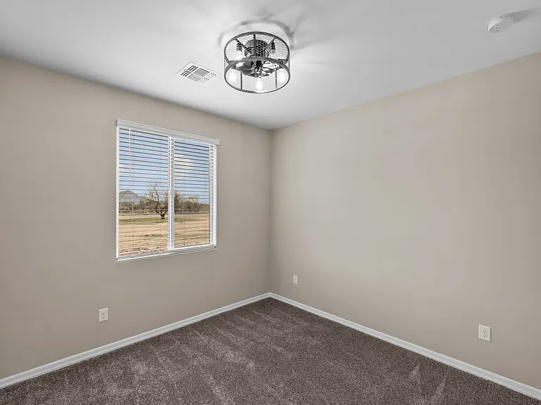 16001 N Columbus Blvd — Photo 37