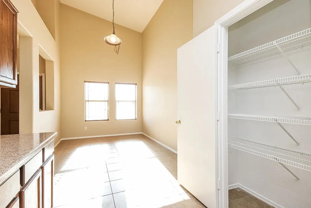 4 bed, 2.5 bath, 2887 sqft, $2,605 — Photo 4