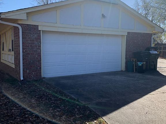 2nd image of 1703 N Willow Dr