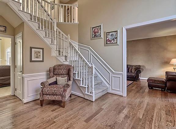 3rd image of 4921 Crownvista Dr
