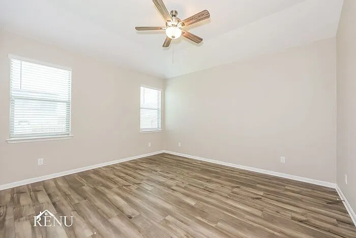 2028 Hialeah Dr — Photo 9