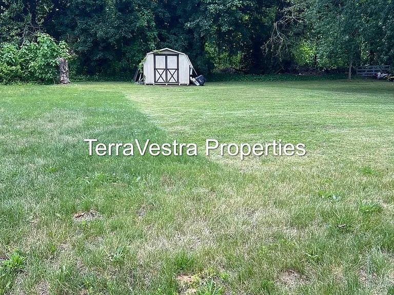 13-15 Grasmur Ct — Photo 16