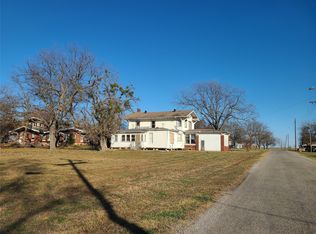 307 2nd St, Windom, TX 75492