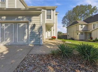 10912 W 115th Ter, Overland Park, KS 66210