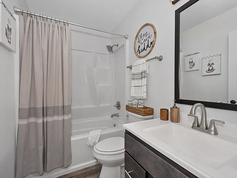 Ivy Hills Living Spaces — Photo 156
