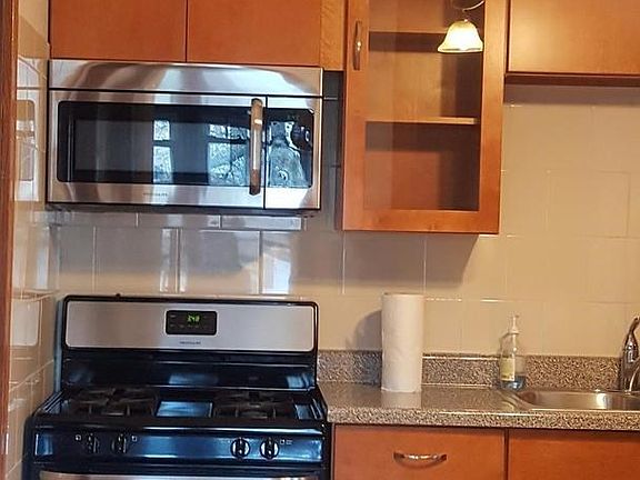 3rd image of 2511 N Sawyer Ave #1R