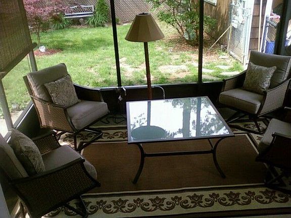 Attached screen house