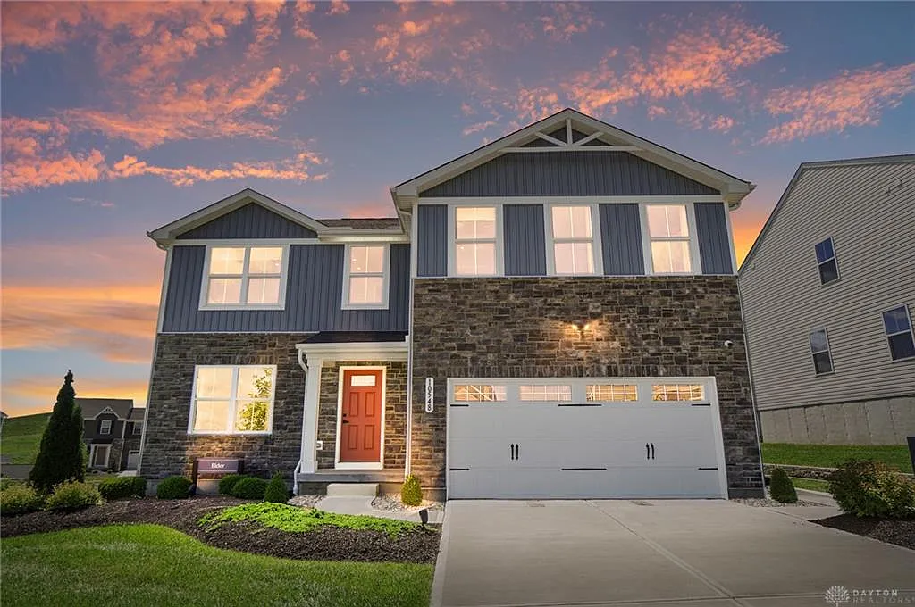 4 bed, 2.5 bath, 2200 sqft, $3,000 — Photo 2