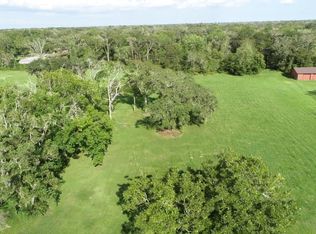 103 Country Rd, Angleton, TX 77515