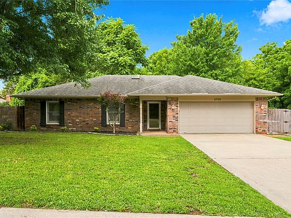2nd image of 2709 N Wakefield Pl