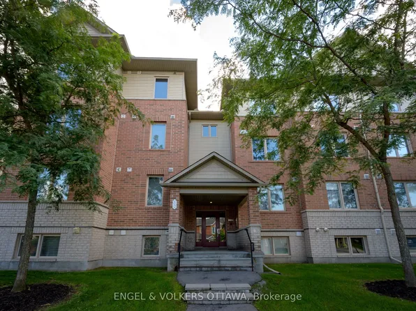 50 Barnstone Dr #7, Ottawa, ON K2G 4R6