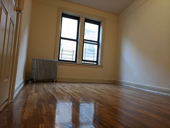 2nd image of 975 Sherman Ave #52SS