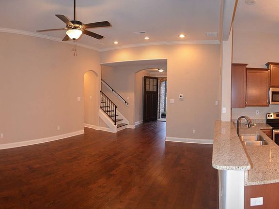 3rd image of 115 Oak Hollow Dr