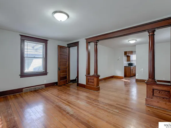 1116 S 23rd St, Lincoln, NE 68502