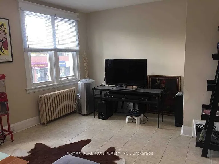 2547 Yonge St #2 — Photo 8
