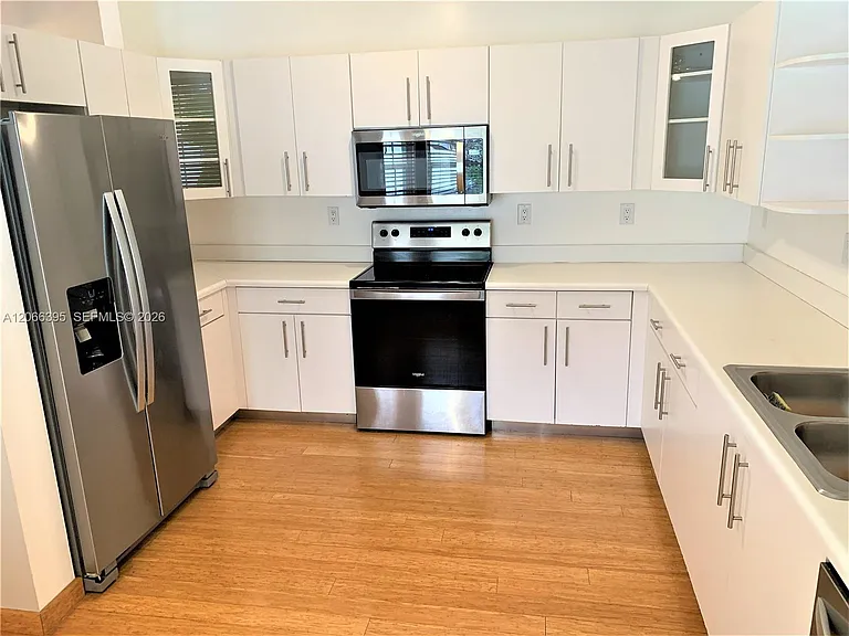 1130 Buttonwood Ln #- — Photo 3