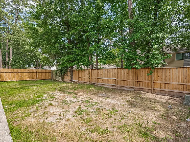 2606 Lexington Woods Dr — Photo 37