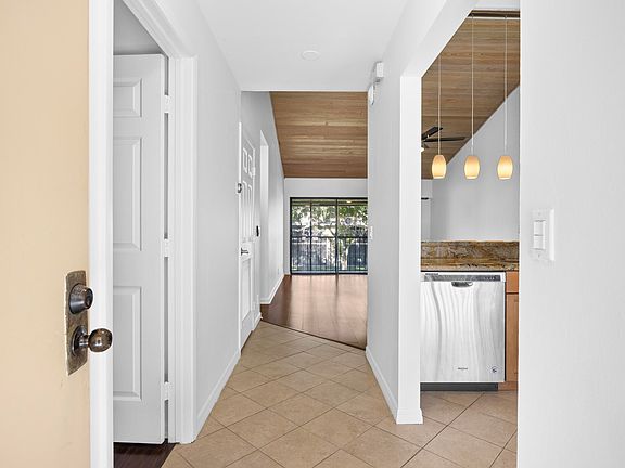 3rd image of 3939 NE 5th Avenue #B206