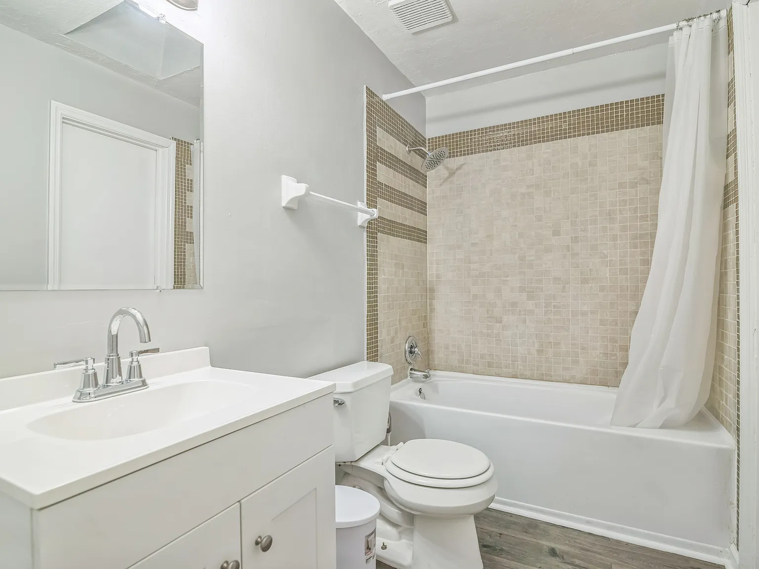 5 bed, 2.5 bath, 1280 sqft, $700 — Photo 3