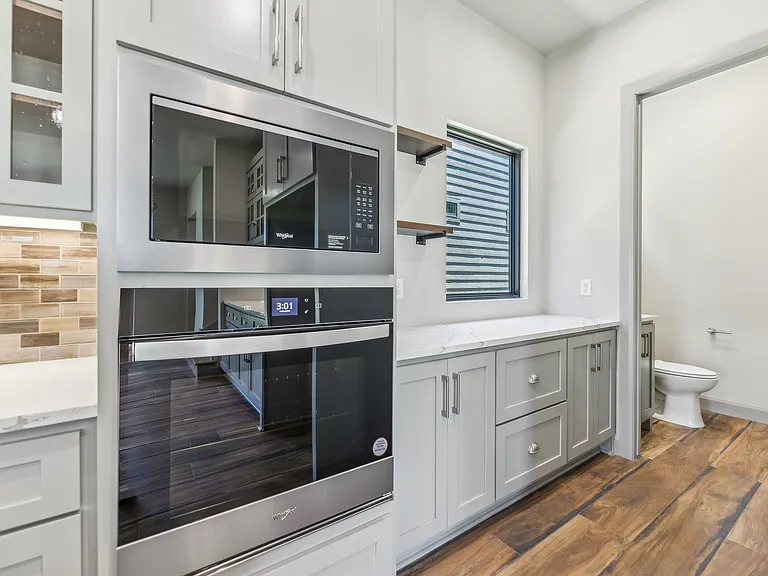 421 W Fort Worth St — Photo 13
