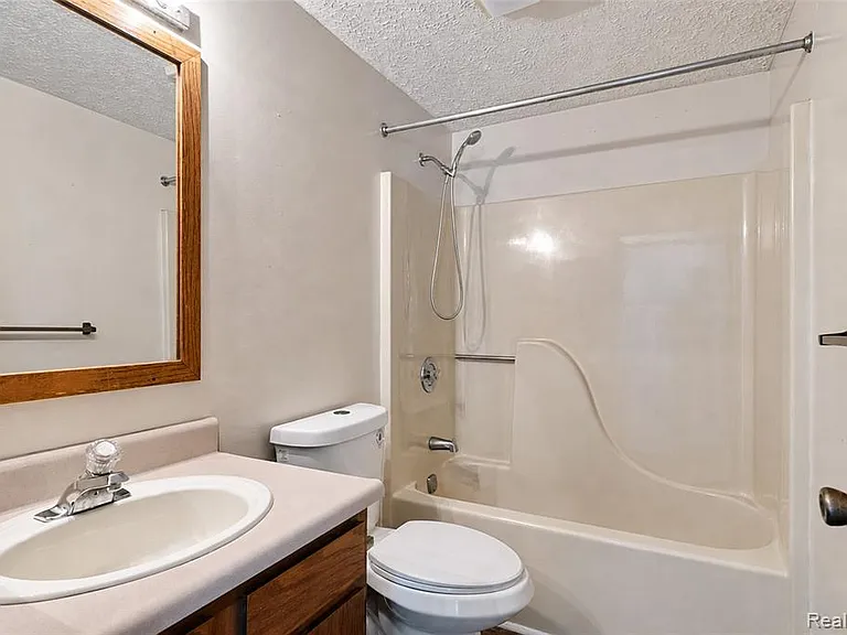15060 Michael St — Photo 32