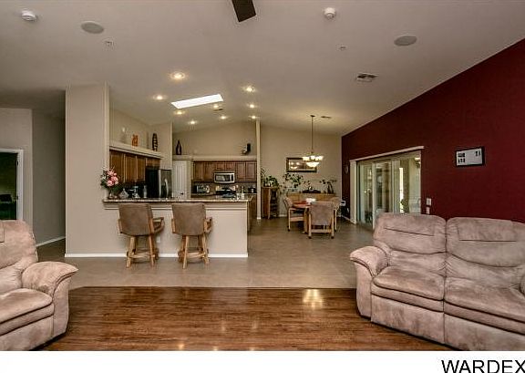 5th image of 1035 Montrose Dr