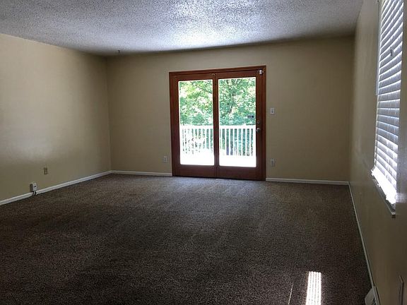 3rd image of 804 NW Camelot Pl