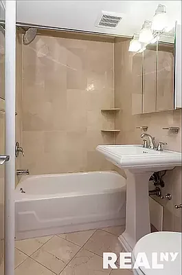 Rented by REAL New York | media 16