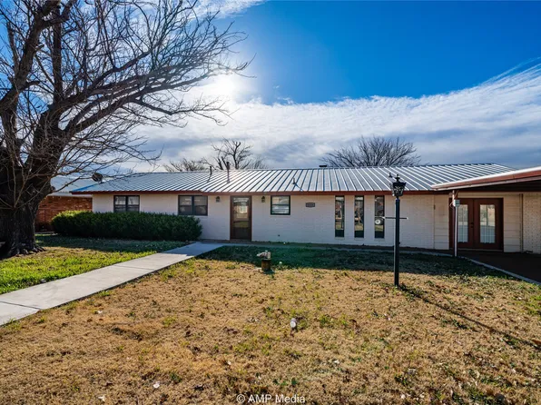1106 E McArthur St, Rotan, TX 79546