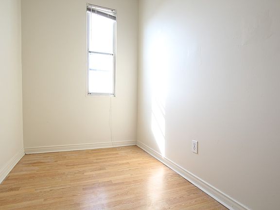 3rd image of 47 Louisa St #47A