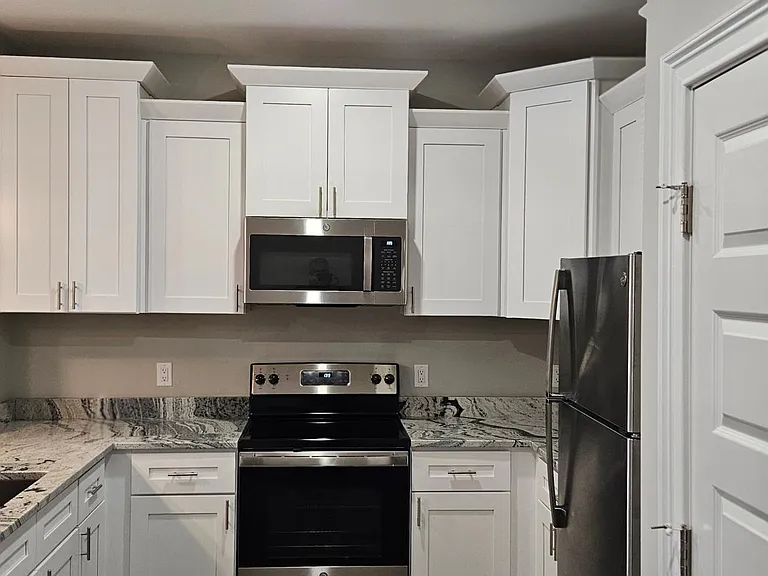 28 E Cherry St — Photo 3
