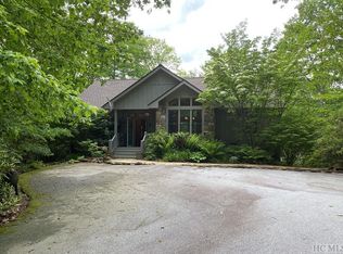 146 Longhunters Rd, Lake Toxaway, NC 28747