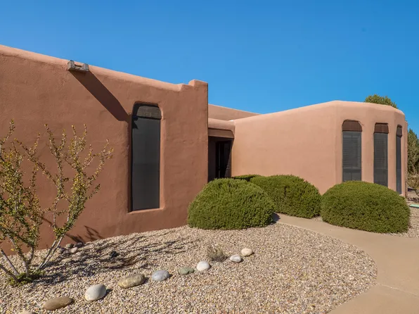 1 Cochiti Trl, Corrales, NM 87048