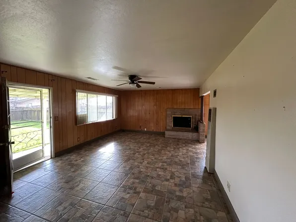 10769 Arbor Dr, Armona, CA 93202